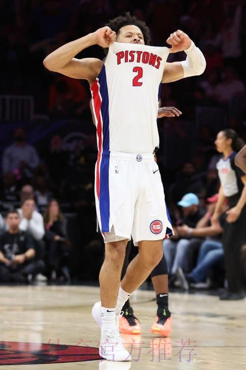 坎宁安穿着银河配色Cut3,得到16分3篮板14助攻2盖帽 坎宁安穿着银河配色Cut3,得到16分3篮板14助攻2盖帽